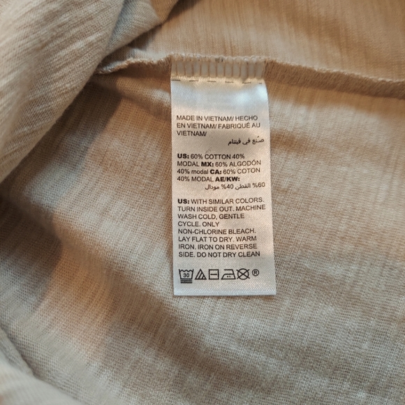 Chico's Cotton Slub Tee Top SS Basic Knit Side Slit V Neck Style Size 8 Sand NWT - Picture 8 of 9